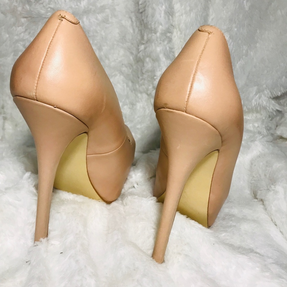 Heels - Picture 3 of 3